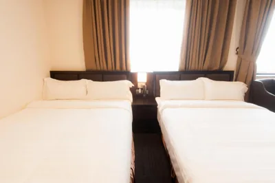 Doppel- oder Zweibettzimmer – Raucherzimmer — Sakura Hotel